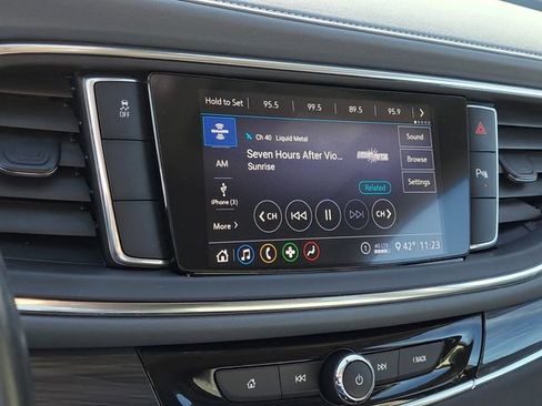 Used 2021 Buick Enclave Essence image 13