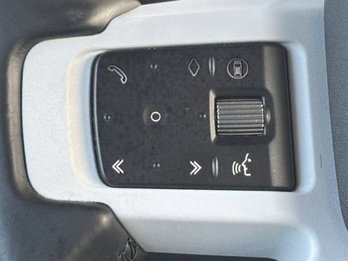 Used 2025 Land Rover Defender 110 S AWD/4WD image 12