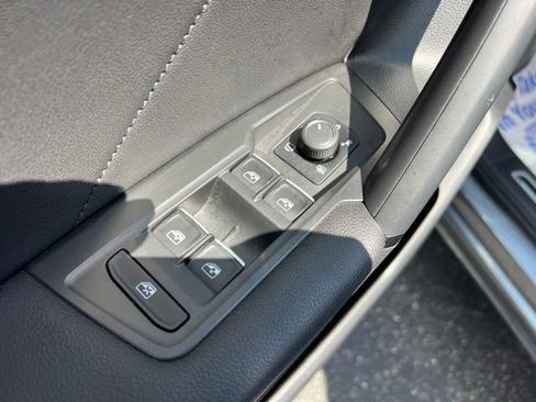 Used 2019 Volkswagen Tiguan SEL Premium AWD/4WD image 31