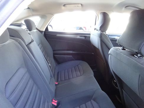 Used 2017 Ford Fusion SE w/ Fusion SE Technology Package FWD image 22