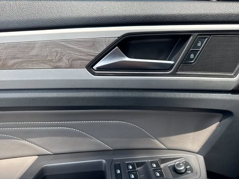 Used 2023 Volkswagen Atlas Cross Sport SE w/ Panoramic Sunroof Package FWD image 11