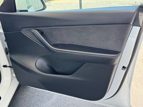 Used 2022 Tesla Model Y Long Range AWD/4WD image 70