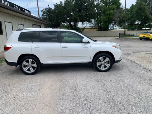 Used 2011 Toyota Highlander Limited FWD image 1