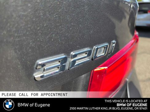 Used 2018 BMW 320i xDrive Sedan w/ Convenience Package AWD/4WD image 17