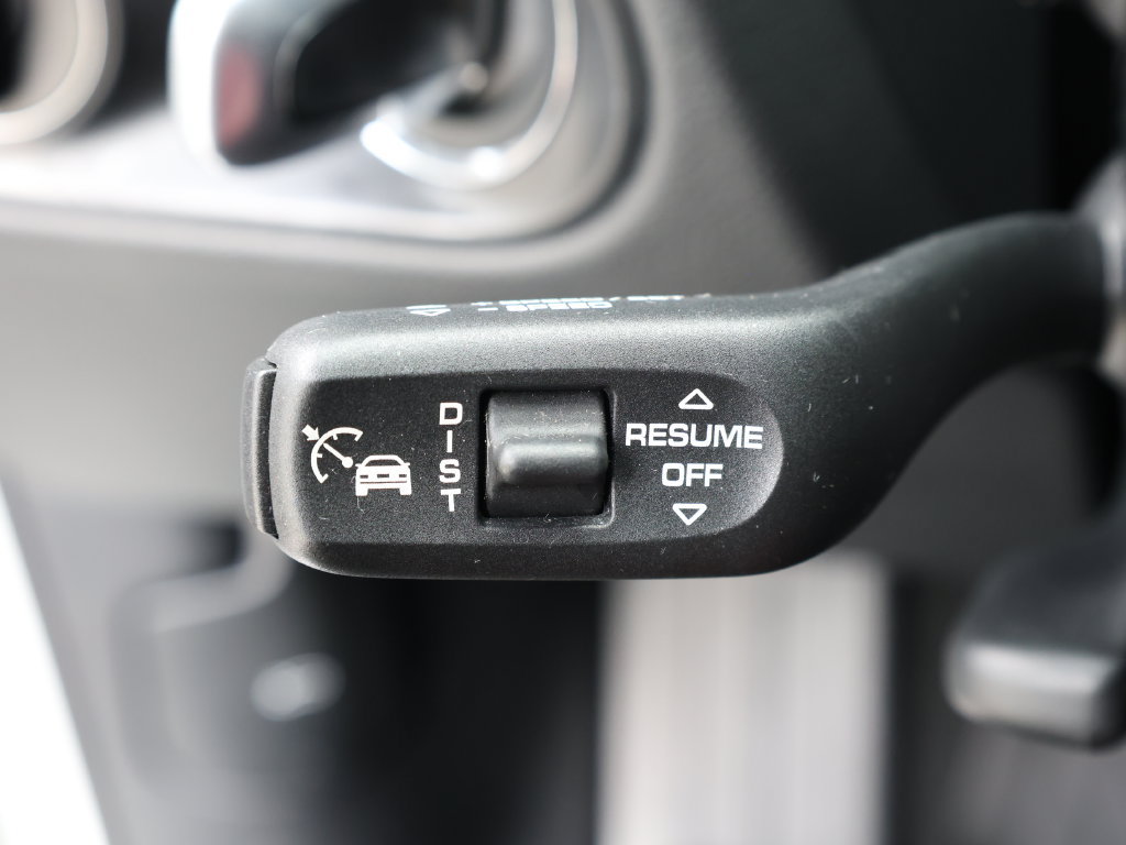 Used 2023 Porsche Macan Turbo AWD/4WD image 38