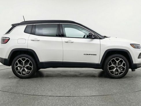 Used 2025 Jeep Compass Limited AWD/4WD image 8