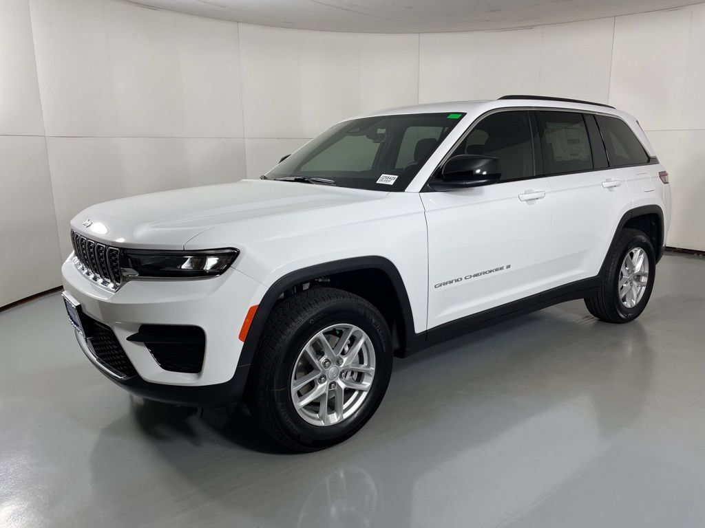New 2025 Jeep Grand Cherokee Laredo X w/ Luxury Tech Group I AWD/4WD image 4