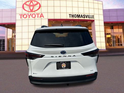 New 2025 Toyota Sienna XLE image 6