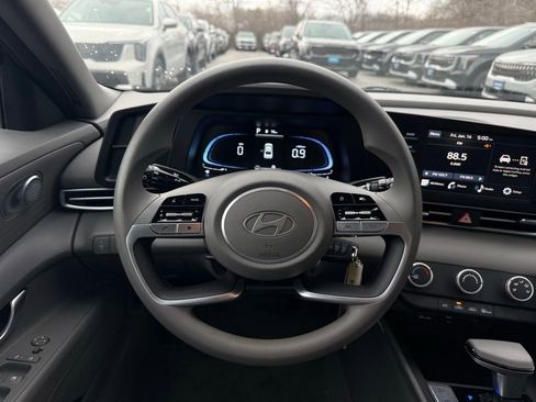 Used 2024 Hyundai Elantra SE image 20