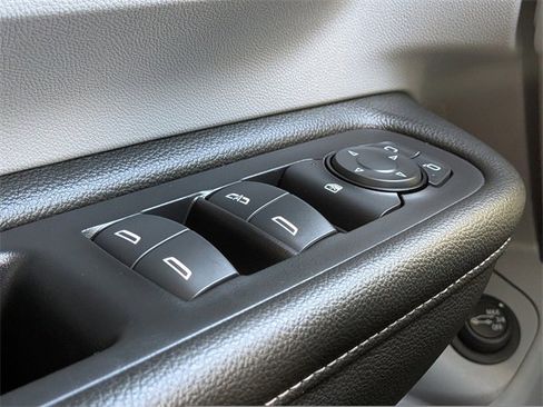 Used 2024 GMC Terrain SLT image 30