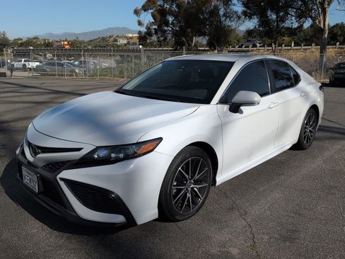 Certified 2023 Toyota Camry SE FWD image 1