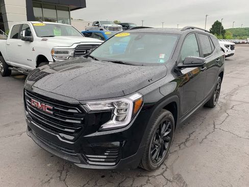Certified 2023 GMC Terrain SLE w/ Driver Convenience Package AWD/4WD image 9