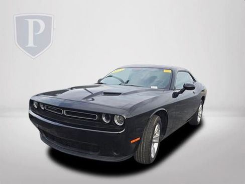 Used 2023 Dodge Challenger SXT RWD image 11