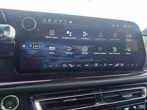 Used 2025 Chevrolet Traverse RS image 17