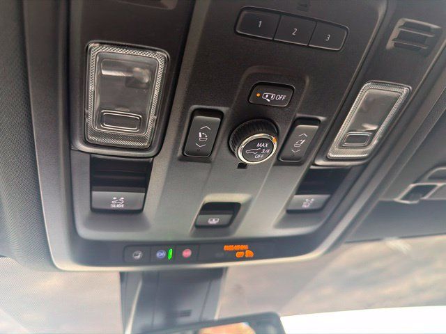 Used 2021 Chevrolet Tahoe Z71 w/ Z71 Off-Road Package AWD/4WD image 10