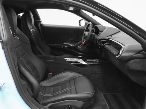 Certified 2025 Ferrari 12Cilindri RWD image 34