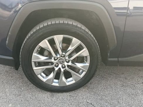 Used 2019 Toyota RAV4 Limited image 9