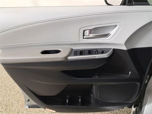 Used 2025 Toyota Sienna XLE image 21