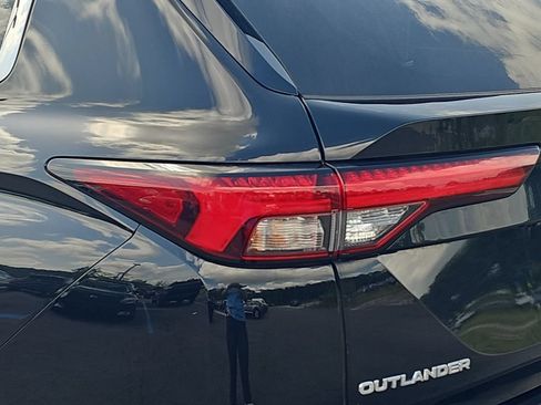 Used 2024 Mitsubishi Outlander SE FWD image 34