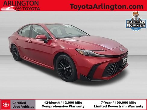Used 2025 Toyota Camry SE FWD image 1