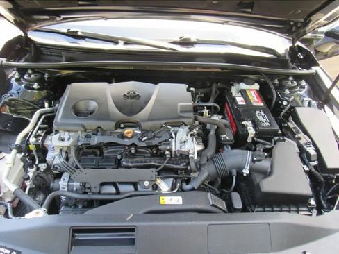 Used 2020 Toyota Camry LE image 9