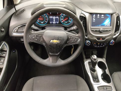 Used 2017 Chevrolet Cruze LT FWD image 22