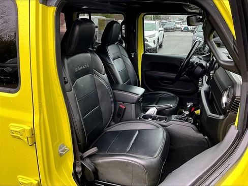 Used 2022 Jeep Wrangler Unlimited Sahara AWD/4WD image 11