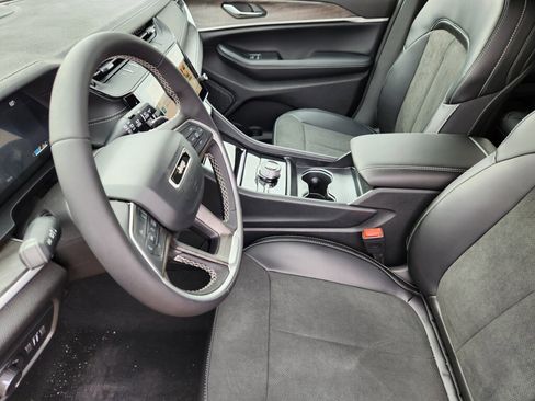 New 2026 Jeep Grand Cherokee Altitude image 8