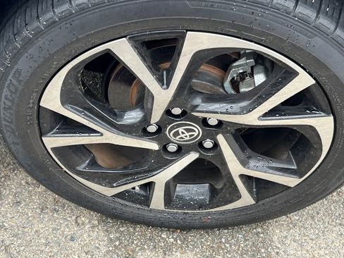 Used 2020 Toyota C-HR XLE FWD image 22