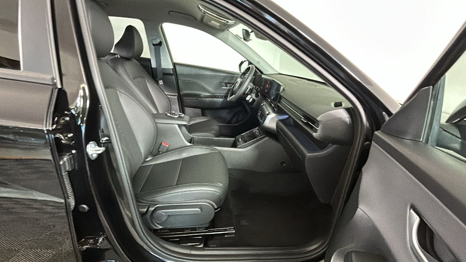 Certified 2026 Hyundai Kona SEL Premium AWD/4WD image 36