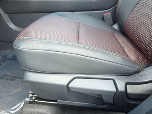 New 2026 Nissan Kicks SR w/ Cold Weather Package FWD image 28