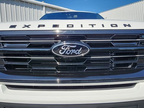 Used 2025 Ford Expedition Max Platinum w/ Stealth Performance Package AWD/4WD image 14