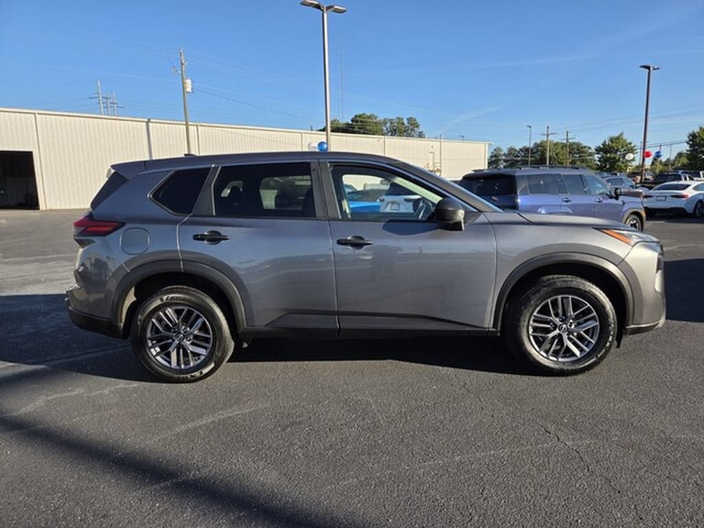 Used 2024 Nissan Rogue S AWD/4WD image 4