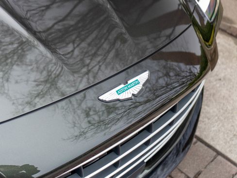 Used 2025 Aston Martin V8 Vantage Coupe image 35