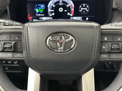 Used 2025 Toyota Tundra Limited image 27