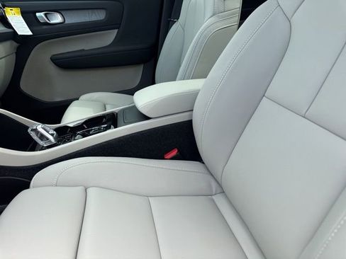 New 2026 Volvo XC40 B4 Plus w/ Protection Package FWD image 15