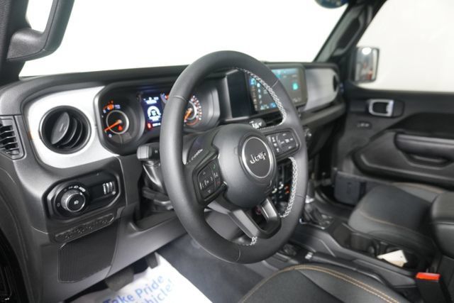 Used 2025 Jeep Wrangler Sport AWD/4WD image 22