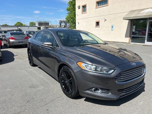 Used 2016 Ford Fusion SE w/ Equipment Group 202A image 3