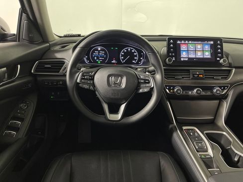 Used 2018 Honda Accord Touring image 16