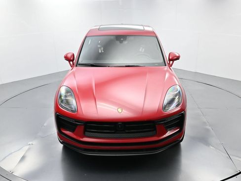 Certified 2025 Porsche Macan AWD/4WD image 40