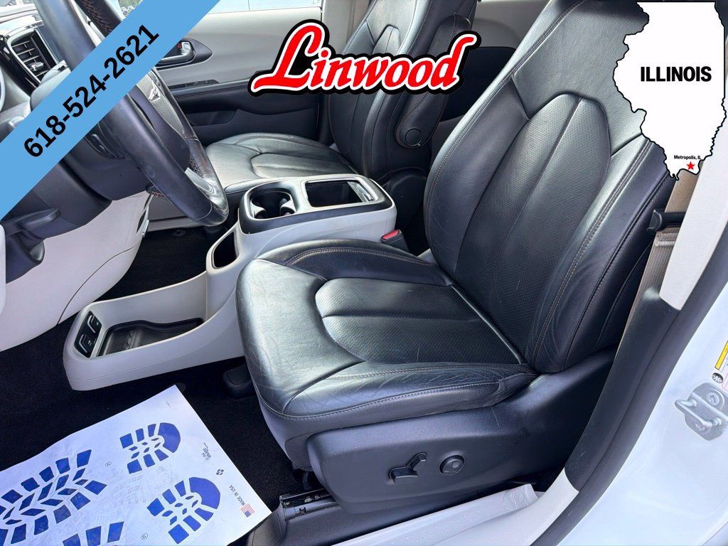 Used 2020 Chrysler Pacifica Touring-L Plus w/ Advanced Safetytec Group FWD image 18
