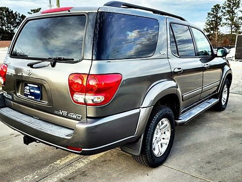 Used 2007 Toyota Sequoia SR5 AWD/4WD image 9