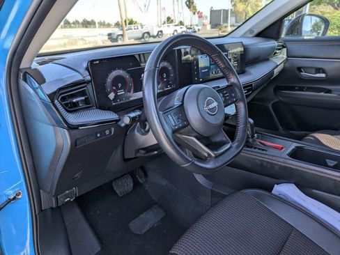 Certified 2025 Nissan Kicks SR FWD image 11