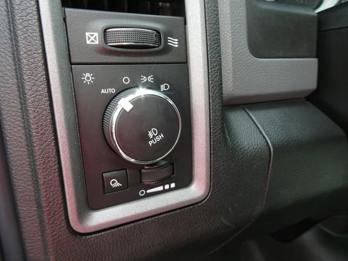 Used 2014 RAM 1500 Express AWD/4WD image 24