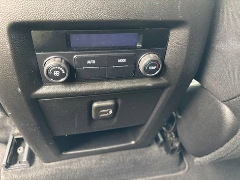Used 2020 Chevrolet Traverse LT FWD image 29