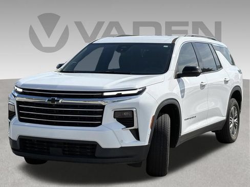 Used 2024 Chevrolet Traverse LT w/ Enhanced Driving Package AWD/4WD image 1
