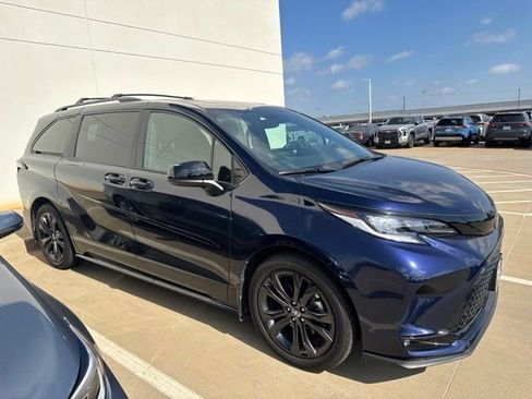Used 2026 Toyota Sienna XSE FWD image 2
