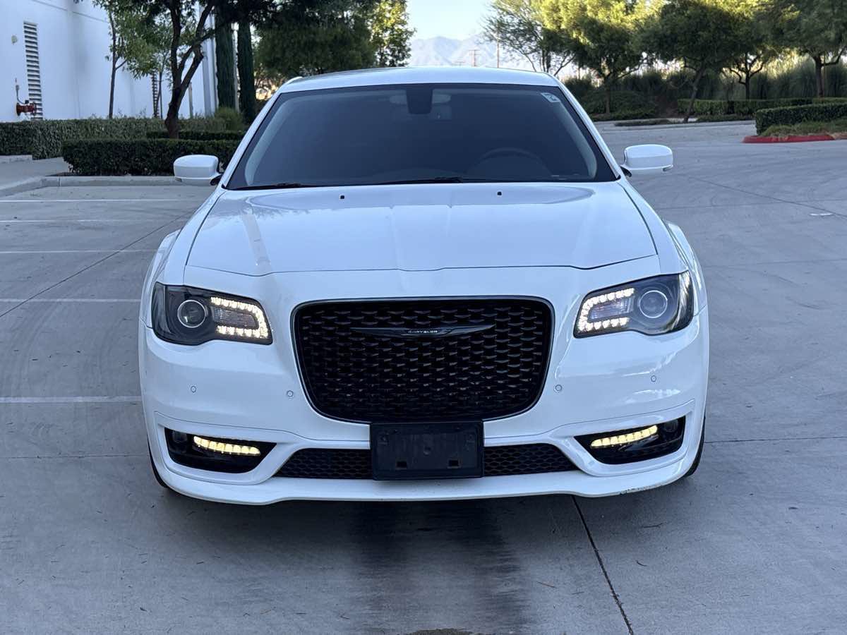 Used 2022 Chrysler 300 Touring L RWD image 8