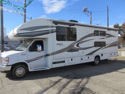 Used 2019 Ford E-450 and Econoline 450 Super Duty w/ Motorhome Prep Package image 7