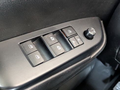 Used 2018 Toyota Highlander SE image 15